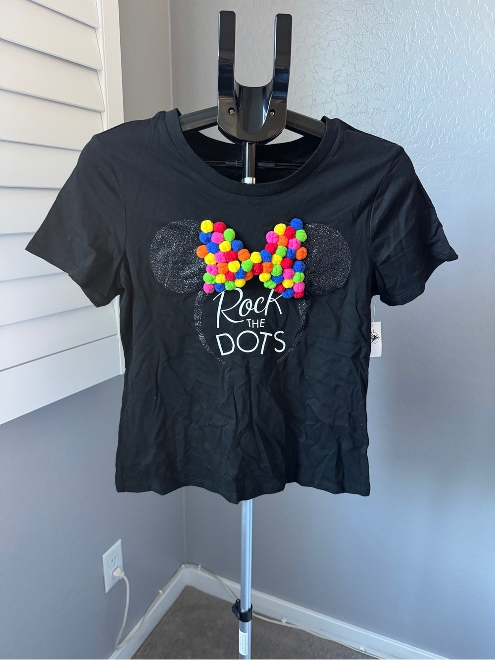 Disney Minnie Mouse T-Shirt Disney Parks  Size Small NEW